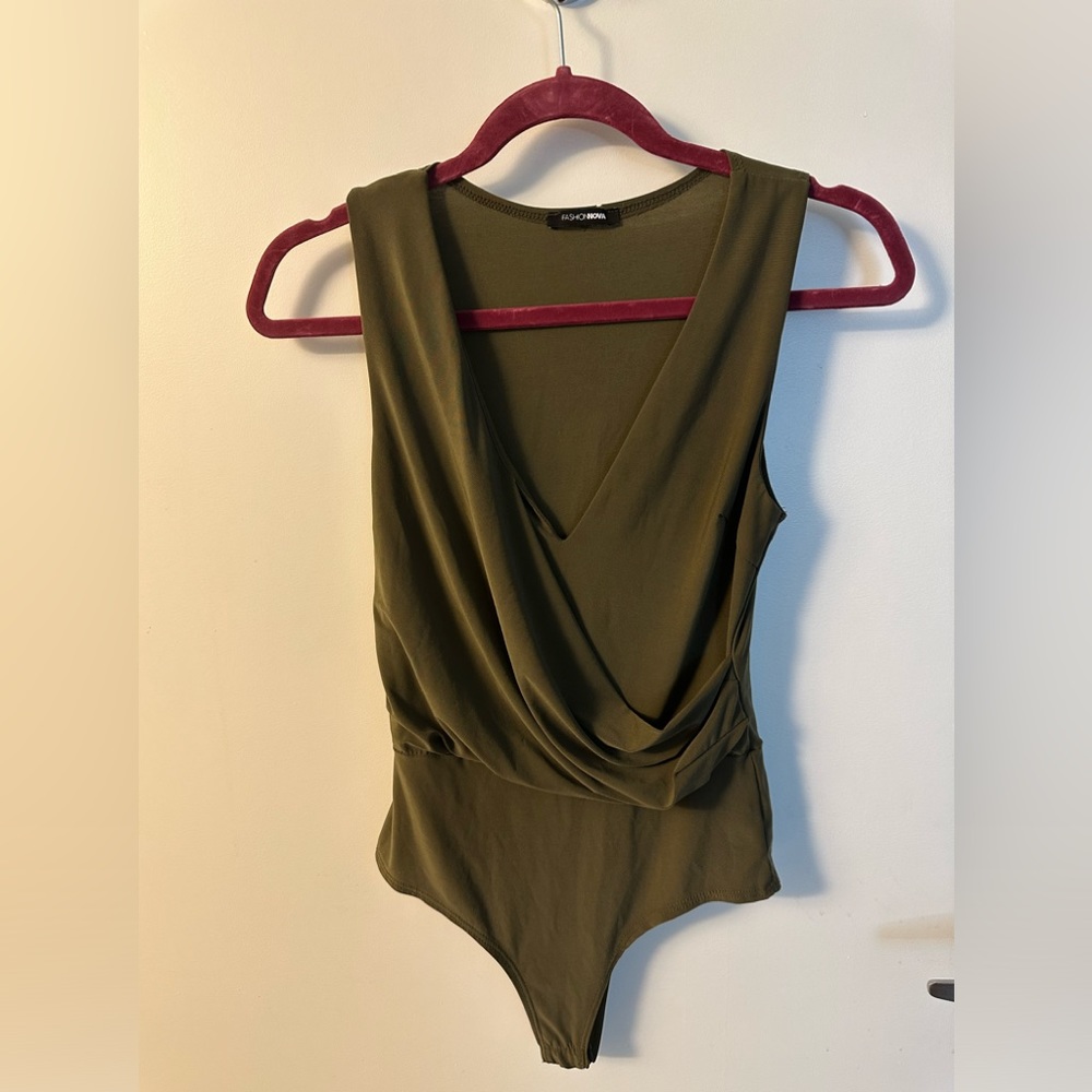 Fashion Nova - Montse V Neck Bodysuit